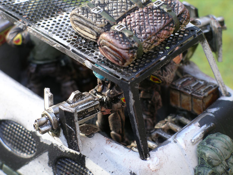 dazzle_combat_car_rear_stowage2