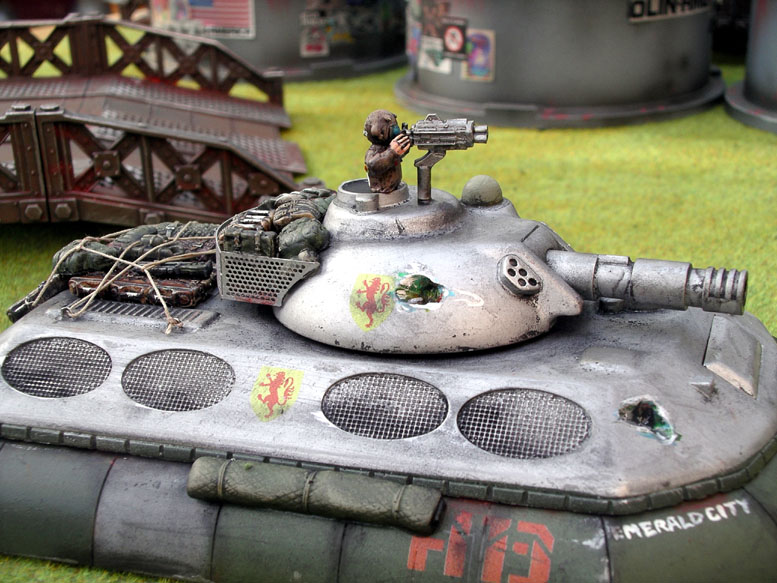 e_city_side_with_damage_close